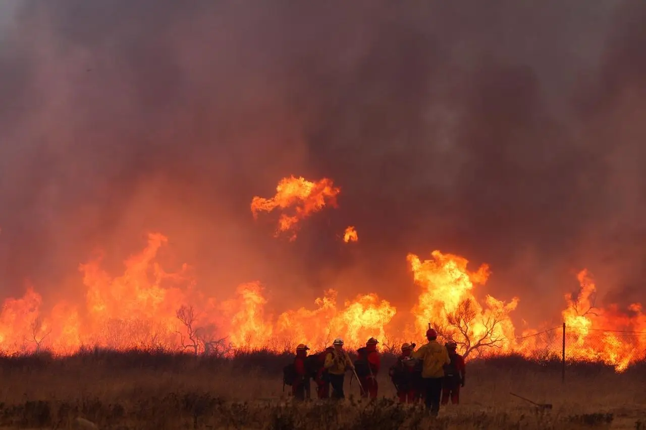 Firefighters Deal With New Wildfires in Southern California